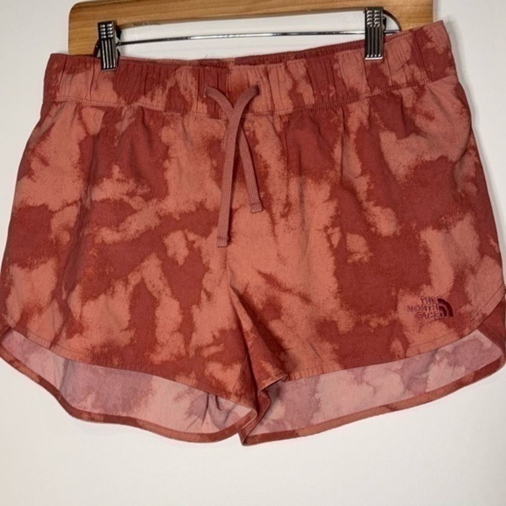 The North Face woman’s pink/mauve drawing shorts size medium